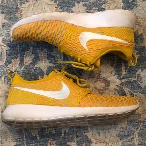 Flyknit Nike women’s Roshe Run